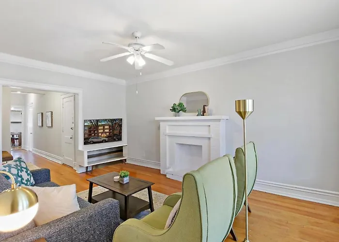 Stylish And Expansive 2br With Balcony - Buckingham 3 * Chicago